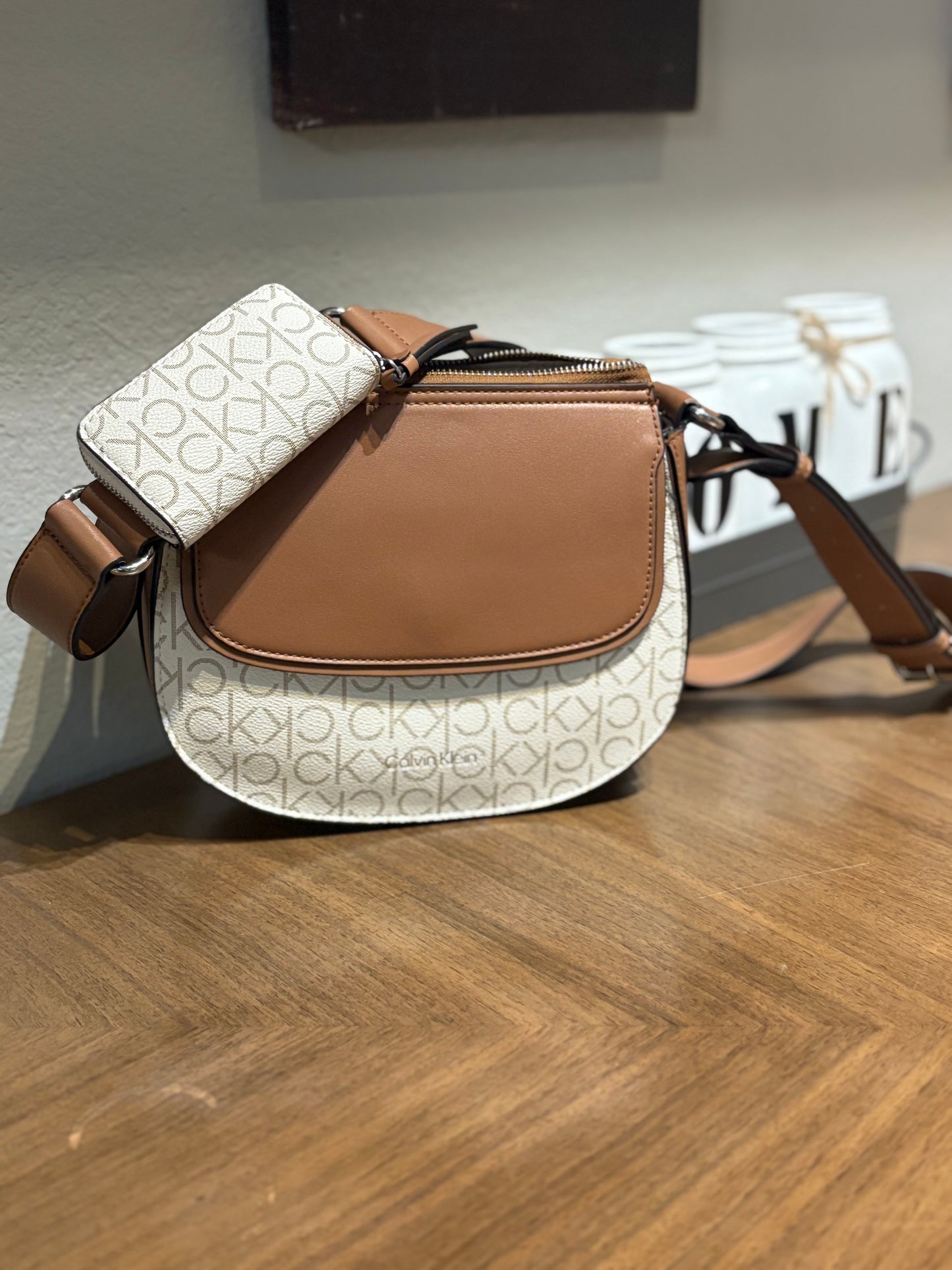 Calvin Klein Bella Novelty Crossbody - Vanilla/Khaki/Caramel Linear